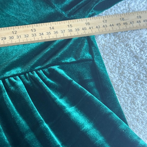 Shop the mint Dress Girls Size 12 / 14 emerald Green Velvet in your Happy Place - Picture 9 of 11